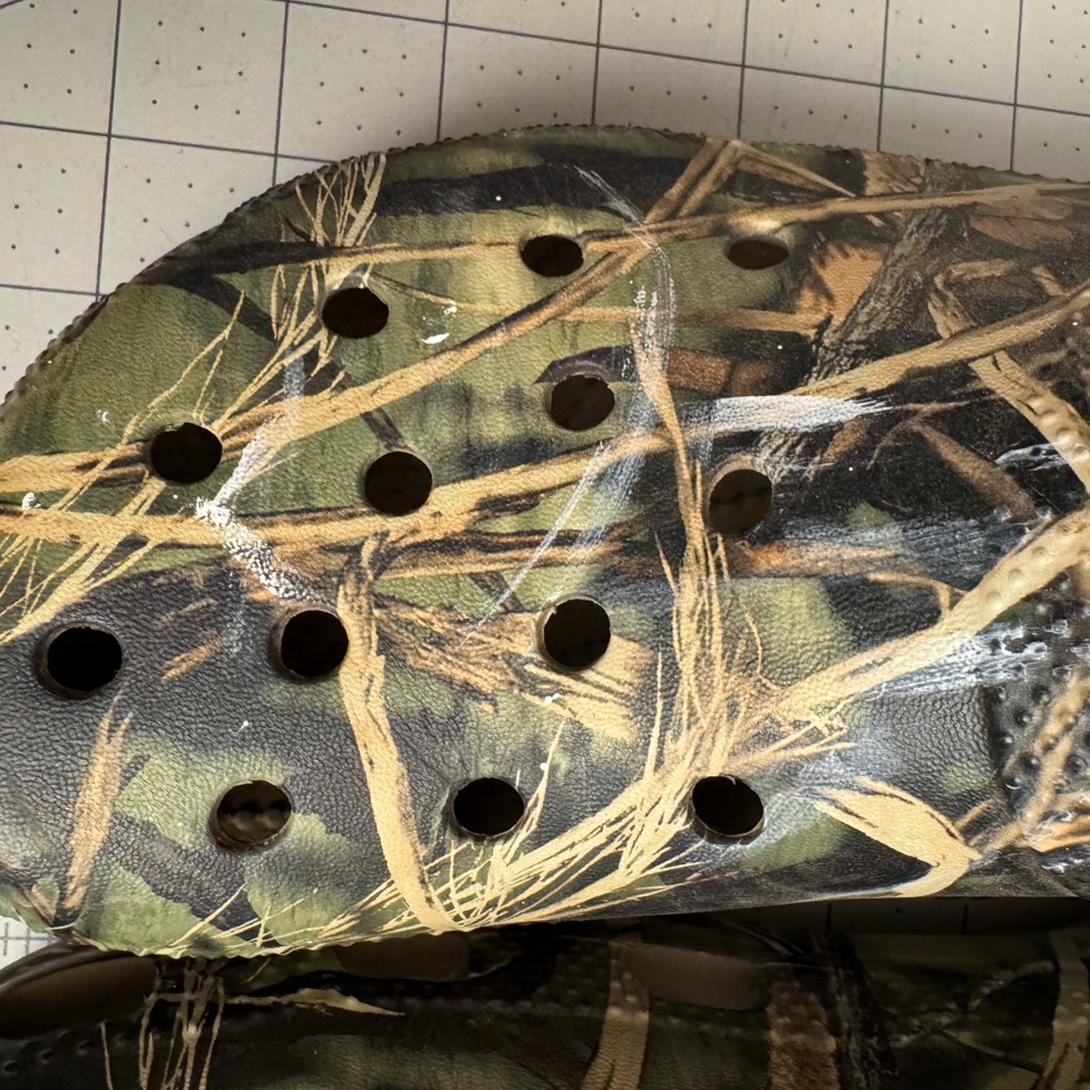 CROCS Men's Camouflage Clogs - Picture 4 of 5
